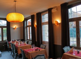 Pavieljoentje Honey Dip and Nautilus wall lights in restaurant paviljoen - tulip and maple wood.jpg